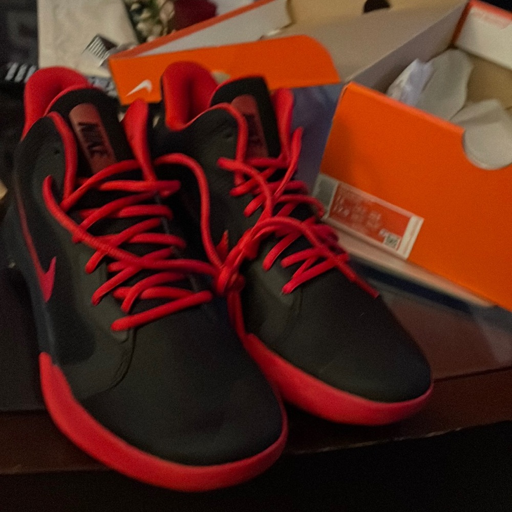 New with box size 11 Nike precision III shoes
